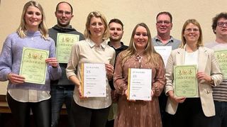 Die Geehrten (von links): Isabell Dittmann (20 Jahre), Klaus Weiland (20 Jahre), Franziska Heger (25 Jahre), Daniel Heidinger (20 Jahre), Verena Balling (20 Jahre), Reiner Ott (25 Jahre), Carolin Ernst (20 Jahre), Michael Ott (20 Jahre), Christian Ernst (20 Jahre).
