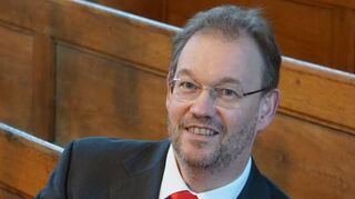 Zum Auftakt der „Orgelmusik zur Marktzeit“ in der Wertheimer Stiftskirche spielt Kirchenmusikdirektor Professor Carsten Klomp die Rensch-Orgel.
