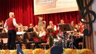 Die Musikkapelle Gerlachsheim beim Osterkonzert in der Turn- und Festhalle.