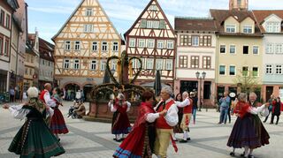 Die Volkstanzgruppe Tauberbischofsheim zeigte verschiedene traditionelle Volkstänze.