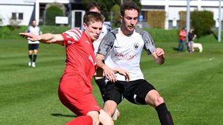 Mit 5:1 gewann die Spvgg. Hainstadt (weiße Trikots) am Samstag gegen den VfB Altheim.