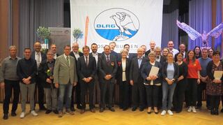 Allen Grund zum Feiern hatte die DLRG Osterburken. Zur Feier kamen viele Ehrengäste, außerdem wurden langjährige Mitglieder geehrt.