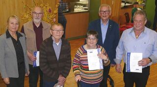 Ehrungen für 25 und 30 Jahre Mitgliedschaft beim VdK Kreuzwertheim: (von links) Kreisgeschäftsführerin Aurica Gruber, Karl Jessberger, Adolf Reichl, Katrin Burk, Vorsitzender Peter Merkert und Ernst Müller.