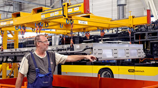 Im Werk bei der Fertigung der Busse.