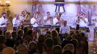Erstklassige Musik boten der Musikverein Pülfringen und die Winzerkapelle Beckstein beim „Abend der Blasmusik“ in Beckstein.