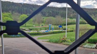 Noch ist das Freibad in Lauda (Bild) geschlossen. Eine interkommunale Übereinkunft zwischen den Stadtverwaltungen von Lauda-Königshofen und Tauberbischofsheim garantiert ab Mai ungetrübtes Badevergnügen. Die Kreisstadt hilft mit Fachpersonal aus, nachdem die Schwimmeinrichtung tauberabwärts wegen Modernisierung zumindest dieses Jahr geschlossen ist.