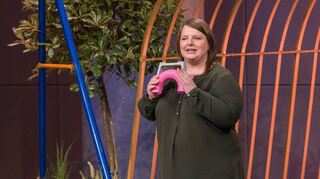 Anna Wirsching aus Külsheim präsentiert in „Die Höhle der Löwen“ ihr Klapptöpfchen für unterwegs. Sie erhofft sich ein Investment von 30 000 Euro für zehn Prozent der Anteile an ihrem Unternehmen.