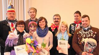 <p>Jola Gniorsdorz, Sabrina Friedle, Marie-Sophie Roth, Julian Dolk, Sascha Bischoff und Wolfgang Dolk wurden beim Empfang der Stadt im Adelsheimer Rathaus für elf, 22 und 33 Jahre aktive Zugehörigkeit zur "Gäässwärmerzunft Alleze" geehrt.</p>
