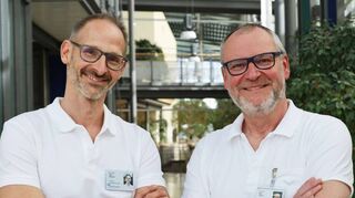 Die beiden neuen Chefärzte der Klinik für Orthopädie und Unfallchirurgie im Caritas-Krankenhaus Dr. Dirk Herold (links) und Dr. Ralf Throm.
