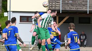 Hoch her ging es im Landesliga-Kellerduell zwischen dem TSV Rosenberg und dem VfR Uissigheim, das die Gastgeber nach Rückstand noch mit 3:1 gewannen.
