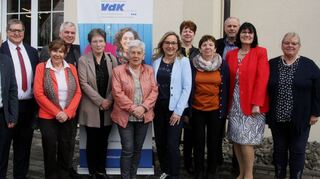 Die neu- oder wiedergewählten Vorstandsmitglieder des VdK-Kreisverbands Tauberbischofsheim mit dem Vorsitzenden Kurt Weiland (Zweiter von links), Stellvertreterin Lilo Jaksch (Mitte) und Kassiererin Margot Härtl (Zweite von rechts).