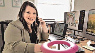 Nach ihrem Auftritt in der „Höhle der Löwen“ hat die Külsheimerin Anna Wirsching gut zu tun. Viele Eltern wollen ihr Klapptöpchen „Pee & Bob.