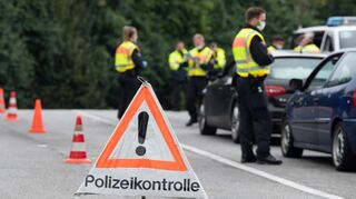 Auf der Rastanlage "Bauernwald Süd" der Autobahn 6 in Fahrtrichtung Nürnberg führten die Verkehrspolizei des Polizeipräsidiums Heilbronn und das Hauptzollamt Heilbronn am Montagnachmittag eine gemeinsame Großkontrolle durch. (Symbolbild)