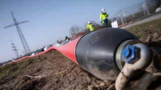 Ein Leerrohr der geplanten Stromautobahn Suedlink liegt in der Nähe eines Umspannwerks. Bauherr ist auch hier die Tansnet BW.