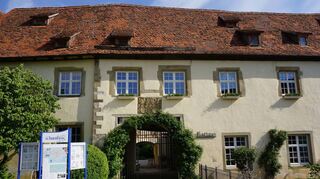 Allerhand Geld aus dem Stadthaushalt fließt ins Rathaus – fürs Personal und die anstehende Dachsanierung.