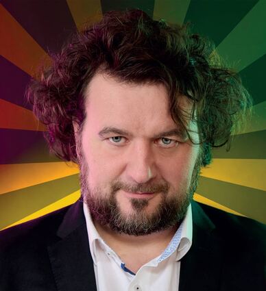 Mit seinem Stand-up-Kabarett-Programm „Götzendienst“ macht Götz Frittrang am Freitag, 28. Juni, den Auftakt zur 25. Saison der Klein-Kunst-Bühne im Weinhaus Ruthardt in Lauda.