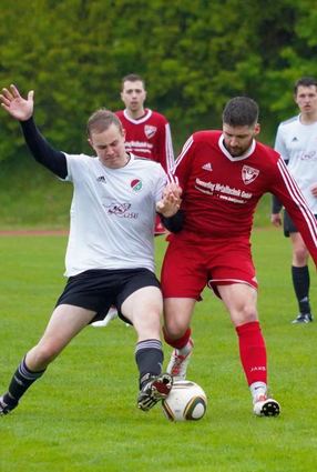 Einen 3:1-Sieg holte Kreuzwertheim II (in Rot) gegen Nassig III.