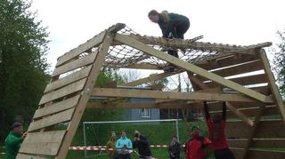 Die Hindernisse beim Lauf-Event des FC Külsheim stellten die Teilnehmerinnen und Teilnehmer immer wieder vor ganz besonderen Herausforderungen und aufgaben.