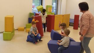 Beim Tag der offenen Tür im neuen katholischen Kindergarten St. Elisabeth in Külsheim zeigten die Mädchen und Jungen am Sonntag Eltern, Geschwistern und Großeltern „ihr Reich“.