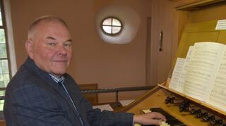 Nach unfassbaren 57 Jahren wurde Organist Reinhold Strauß in Finsterlohr feierlich verabschiedet.