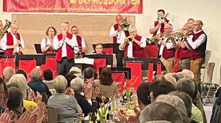 „Die fröhlichen Dorfmusikanten“ begeisterten bei ihrem Konzert im ausverkauften Dorfgemeinschaftshaus in Oberwittstadt ihre Fans.