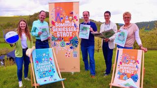 Im Boutiquehotel „Mana Lisa“ wurde das Magazin zur Kampagne an den Start gebracht. Von links: Laura Stang und Christian Bach von den FN sowie Bürgermeister Dr. Lukas Braun, Christoph Kraus und Sabine Baumeister von der Stadt.