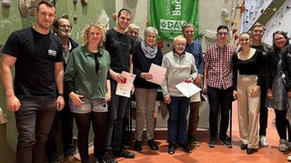Die Jubilare mit Arno Steichler, Martin Dietz, Daniel Heinnickel, Anne Kasperek, Nicolai Egbers, Stefanie Hilpert und Edgar Reinhard (Beschließender Vorstand) sowie Philipp Schell, Anna Banschbach, Lucas Friedel.