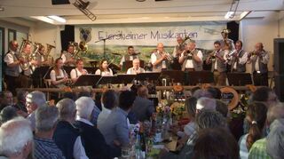 Die Eiersheimer Musikanten beim Konzert „Böhmisch-Mährischer-Frühling“ im Gemeindezentrum.