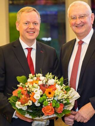 Matthias Neth (l.) löst Peter Schneider (r.) als Sparkassen-Präsident in Baden-Württemberg ab.