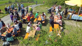 Bei der Weinwanderung rund um den Mandelberg wurde an zwei Stationen´eine Stärkung angeboten.