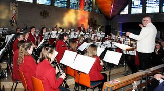 Ein stimmungsvolles und abwechslungsreiches Benefizkonzert präsentierte das Blasorchester des Musikvereins Schweinberg unter Leitung von Luk Murphy in der Tauberbischofsheimer Kirche St. Bonifatius.