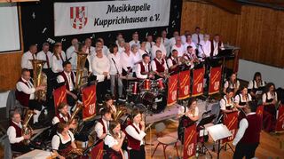 Ein ganz besonderes Highlight beim Jahreskonzert des Musikvereins Kupprichhausen war der gemeinsame Auftritt von Musikkapelle und Chorgemeinschaft.