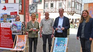 Freuen sich auf den Regionaltag am 12. Mai in Lauda: (von links) Christina Ort vom Tourismusbüro, Friedlinde Gurr-Hirsch, Vorsitzende von Pro Region Heilbronn-Franken, Ralph Wachter, Geschäftsführer von Pro Region, Bürgermeister Dr. Lukas Braun und Marktmeister Jan Raddatz.