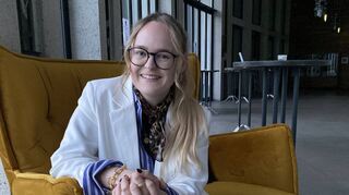 Das Festspielhaus Neuschwanstein mit Blick auf das Märchenschloss ist der Arbeitsplatz von Kostümbildnerin Raphaela Dürr.