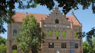 Das Sudhaus (auf dem Archivfoto aus dem Jahr 2005 als Kulturstätte genutzt) sieht heute noch so aus, ist denkmalgeschützt und soll erhalten werden.