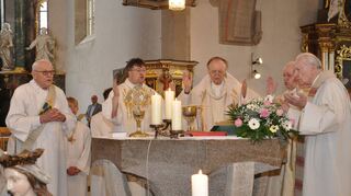 Zelebranten des Festgottesdienstes (von links): Willi Schnurr, Oliver Störr, Hermann Konrad, Volker Ochs und Bruno Hermann.