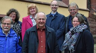 Sie organisieren Aktivitäten gegen das rechtsextreme „Volksfest“: Eberhard Feucht (Grüne), Nadine Schmid (Willkommen in Wertheim), Songrit Breuninger (Freie Bürger), Thomas Kraft (SPD), Axel Wältz (CDU), Ekkehard Ebert (Bürgerliste) und Dekanin Wibke Klomp.