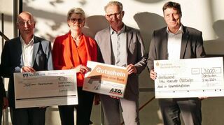 Bürgermeister Jürgen Galm nahm die Spenden von Bernhard Eckert (Vorstand der Volksbank Kirnau), Sabine und Rainer Zimmermann (Geschäftsführer AZO) sowie Martin Graser (stellvertretender Vorsitzender des Vorstands der Sparkasse Neckartal-Odenwald) entgegen.