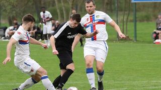Creglingen und Weikersheim/Laudenbach (hier im direkten Duell) sind beide noch in Gefahr, aus der Kreisliga A3 Hohenlohe abzusteigen.