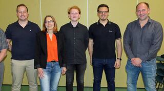 Foto: Für den Ortschaftsrat Sonderriet kandidieren Udo Kempf, Clemens Frenzel, Agnes Gall, Johannes Kraft, Christoph Schaller und Thorsten Klein. Auf dem Foto fehlt Markus Klein, der für die Sitzung entschuldigt war.