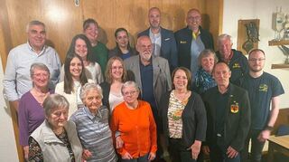 Die Geehrten der DLRG-Gruppe Tauberbischofsheim zusammen mit dem Vorsitzenden Thomas Lang und dessen Stellvertreter Steffen Schönleber.