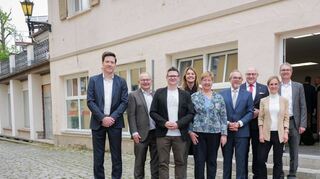 Die Hauptakteure bei der Eröffung des neuen Studenten-Treffs vor dem früheren „Vögele“-Gebäudes.  Bild: Linda Hener