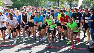 Beim Osterburkener Stadtlauf wurde ein neuer Teilnehmerrekord aufgestellt. Das Bild zeigt den Start eines Hauptlaufs.