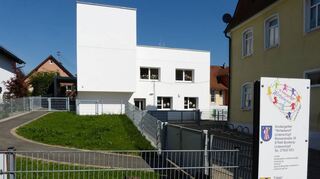Im städtischen Kindergarten in Unterschüpf steigen die Gebühren ab dem 1. September 2024 linear um 7,5 Prozent. Für Kinder unter drei Jahren wird ein pauschaler Zuschlag von weiterhin 80 Euro je Kind bei 30 Wochenstunden erhoben.