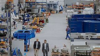 Eine neue Halle wollen Ralf Rohmann und Stephan Eirich bauen lassen.