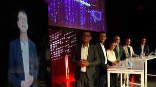 Bei der Podiumsdiskussion (von links): Moderator Bernd Meidel, Sparkassenvorstand Peter Vogel, die Leiterin des DHBW-Campus Bad Mergentheim Dr. Kim Linsensmayer, der Vorsitzende der Kreisärzteschaft Dr. Jochen Selbach, FN-Geschäftsführer Jochen Eichelmann und Referent Dr. Boris Nikolai Konrad.