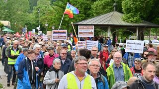 1500 Gegendemonstranten versammelten sich in Wertheim gegen eine Veranstaltung des Magazins "COMPACT"