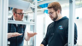Seho Systems aus Kreuzwertheim haben gute Erfahrungen mit der Einführung der VIer-Tage-Woche in ihrem Unternehmen gemacht. Mario Englert von der Firma Lauda hingegen steht diesem Arbeitsmodell mit Skepsis gegenüber.
