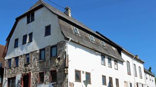 Um das baufällige Gebäude der ehemaligen Gastwirtschaft „Krone“ ging es in der Sitzung des Sindolsheimer Ortschaftsrates.