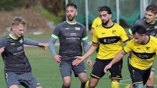 Für die SGM Edelfingen/Löffelstelzen (grau) gibt es in der B 4 das große Schaulaufen.